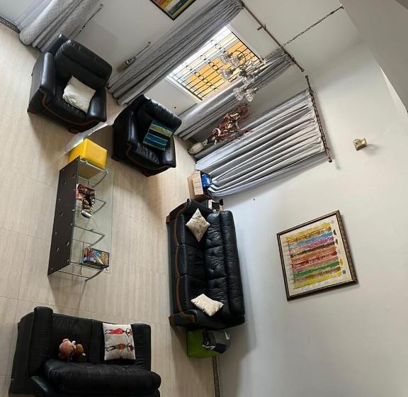 تختخواب و صبحانه Dream Court