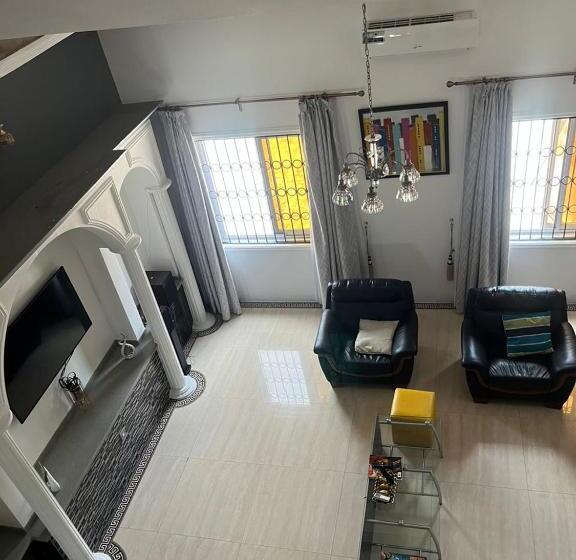 تختخواب و صبحانه Dream Court