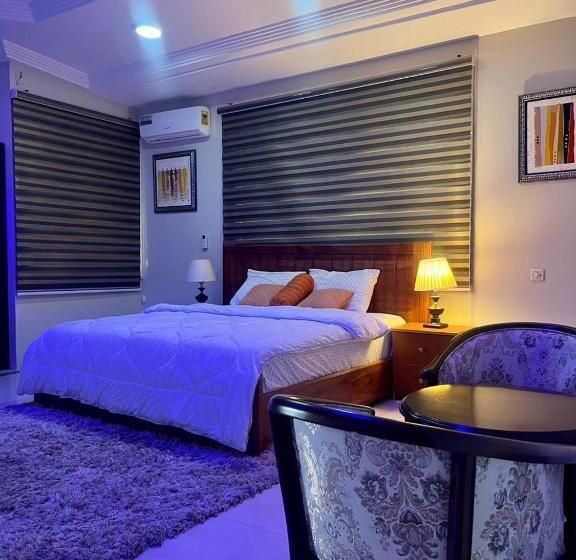 تختخواب و صبحانه Dream Court