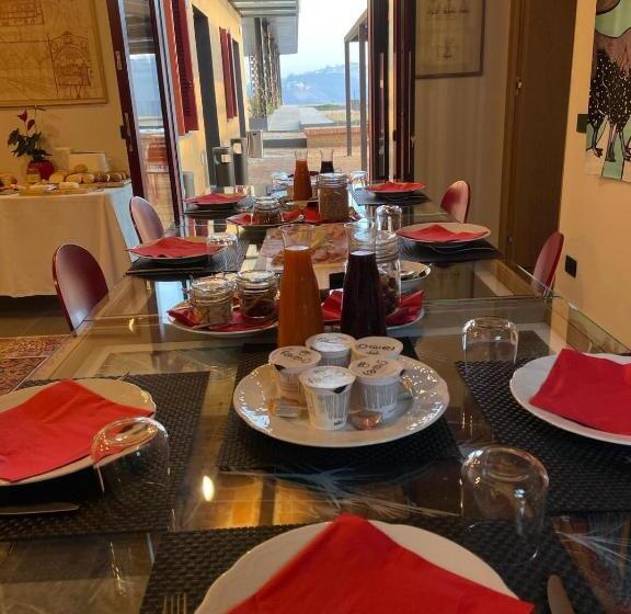 住宿加早餐  Castello Di Perno Foresteria, Winery & Rooms