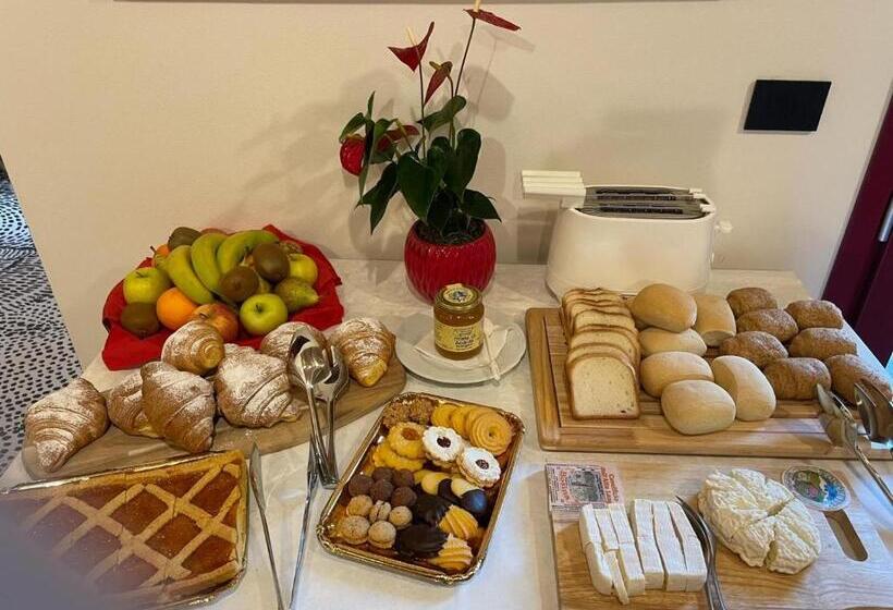 ベッドアンドブレックファースト Castello Di Perno Foresteria, Winery & Rooms