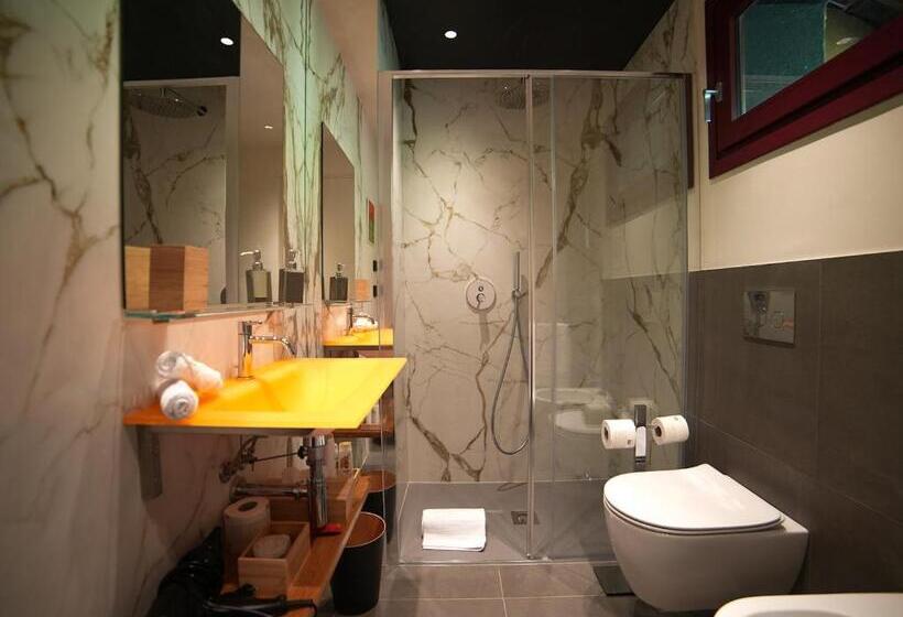 ベッドアンドブレックファースト Castello Di Perno Foresteria, Winery & Rooms