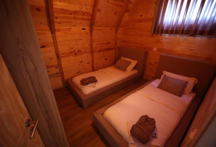 تختخواب و صبحانه Freskia Resort