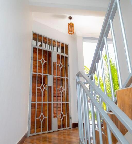 تختخواب و صبحانه Mangi Mangi Accomodation