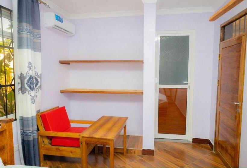 تختخواب و صبحانه Mangi Mangi Accomodation