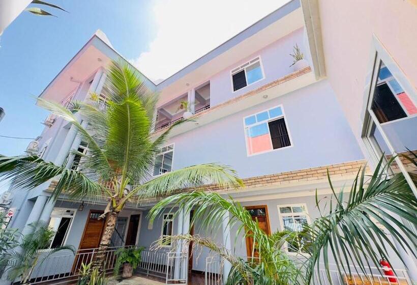 تختخواب و صبحانه Mangi Mangi Accomodation