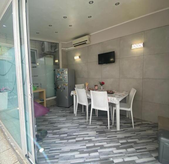 مبيت وإفطار Regina Rosaverde