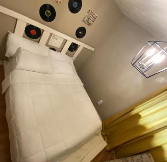 تختخواب و صبحانه The Joseph House