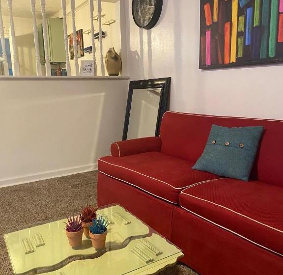 تختخواب و صبحانه The Joseph House