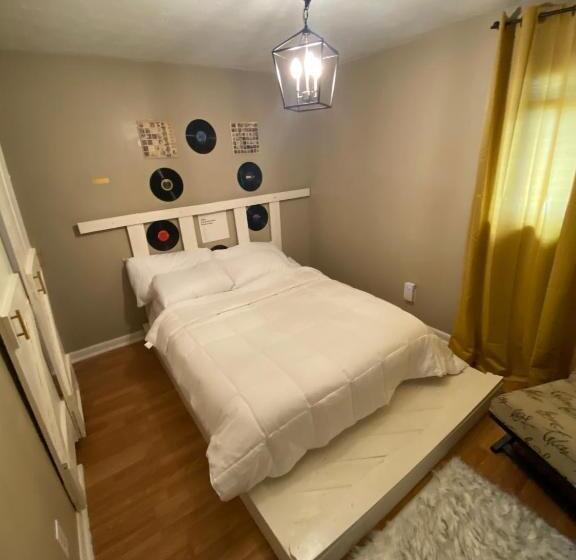 تختخواب و صبحانه The Joseph House