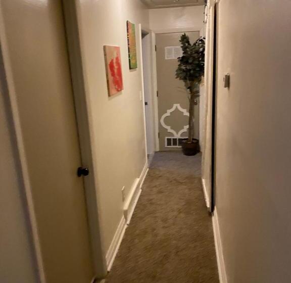 تختخواب و صبحانه The Joseph House