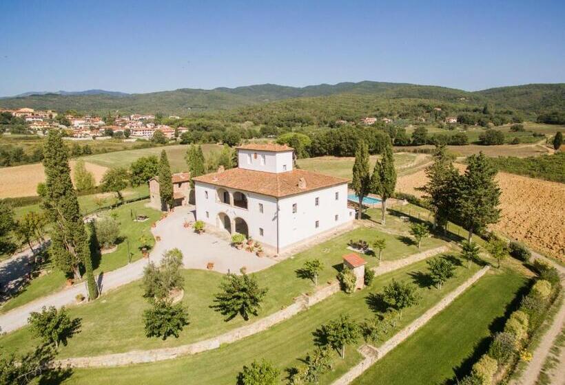 Farmhouse With Swimming Pool Surrounded By Greenery Just 20 Minutes From Arezzo