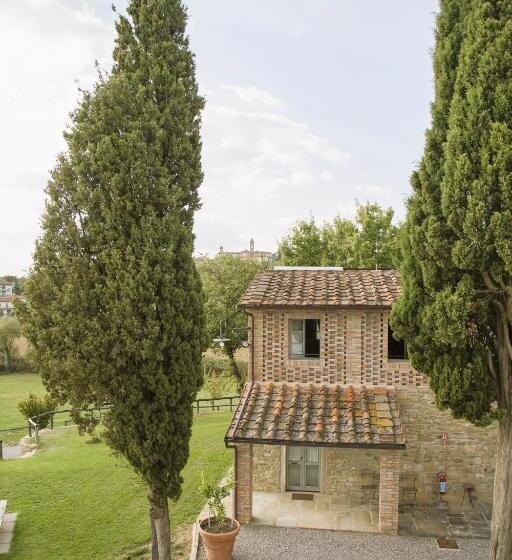 Farmhouse With Swimming Pool Surrounded By Greenery Just 20 Minutes From Arezzo