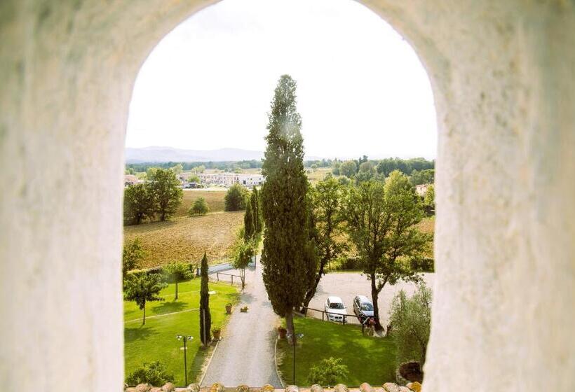 Farmhouse With Swimming Pool Surrounded By Greenery Just 20 Minutes From Arezzo