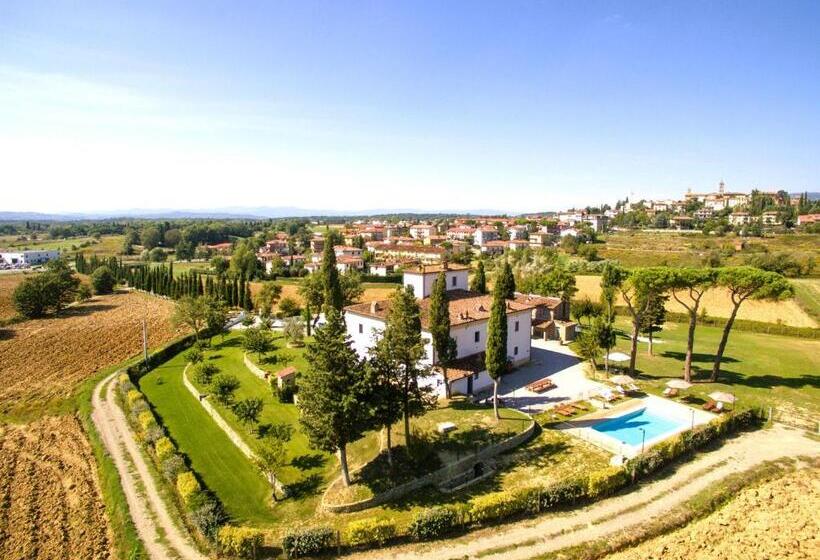 Farmhouse With Swimming Pool Surrounded By Greenery Just 20 Minutes From Arezzo