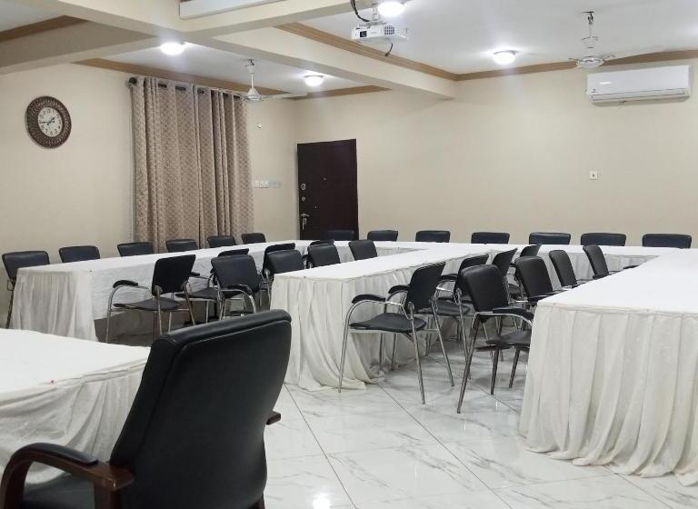 فندق Adwoa Asantewaa Memorial