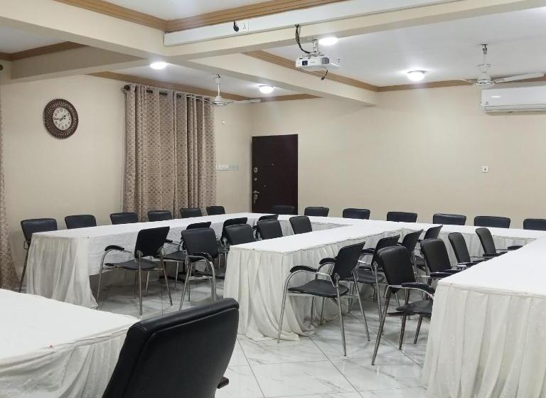 בית מלון כפרי Adwoa Asantewaa Memorial