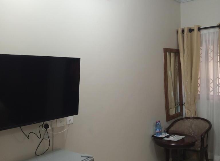 בית מלון כפרי Adwoa Asantewaa Memorial