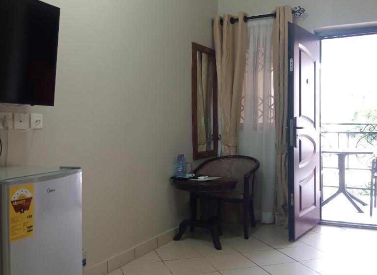 فندق Adwoa Asantewaa Memorial