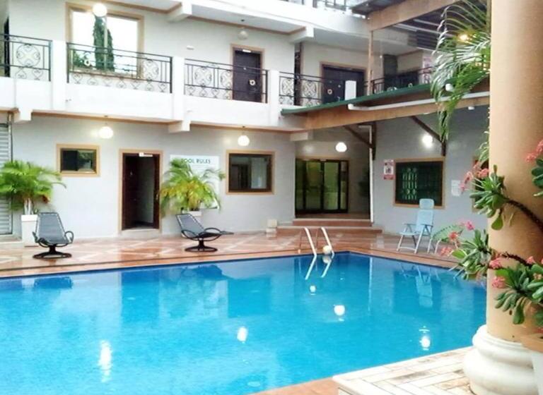 فندق Adwoa Asantewaa Memorial