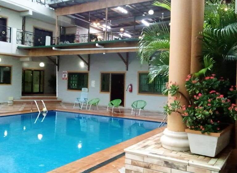 فندق Adwoa Asantewaa Memorial