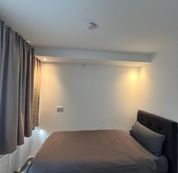 בית מלון כפרי Budget Rooms Just For Sleeping   Digital Access