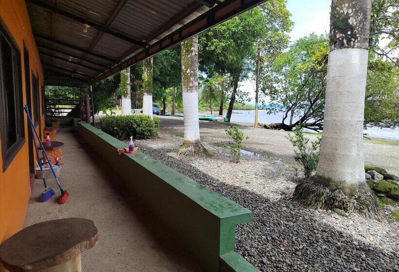 هتل Cabinas Las Palmas