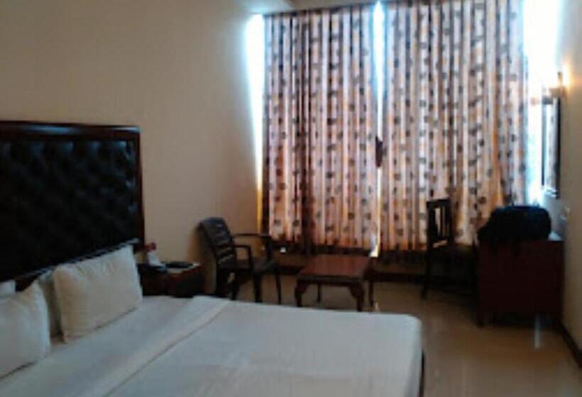 בית מלון כפרי Dev International, Chhindwara