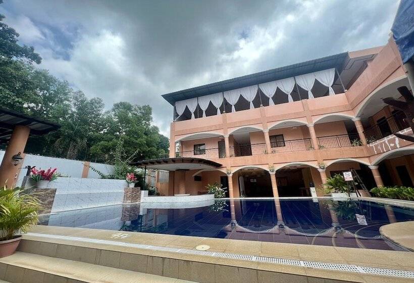 هتل Dinah S Tourist Inn