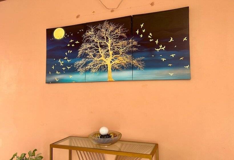 هتل Dinah S Tourist Inn