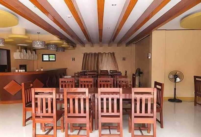 هتل Dinah S Tourist Inn