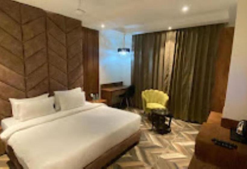 בית מלון כפרי Grand Luxotica Dehradun