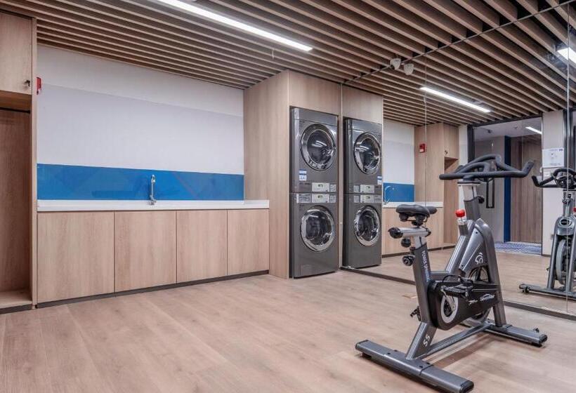 호텔 Holiday Inn Express Shanghai Hongqiao Linkong, An Ihg