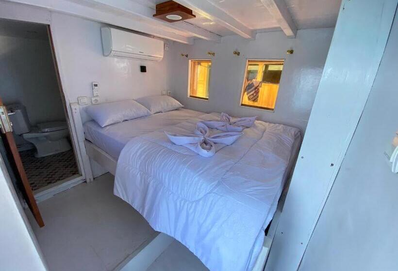 ホテル Labuan Bajo