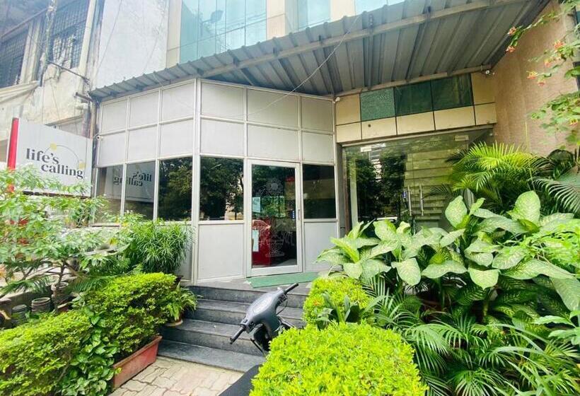 Отель Lifes Callingg