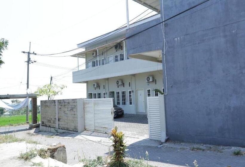 فندق Oyo 93203 Kost Eksklusif Syariah