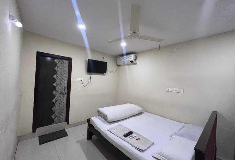 호텔 Oyo Flagship Shiva Lodge