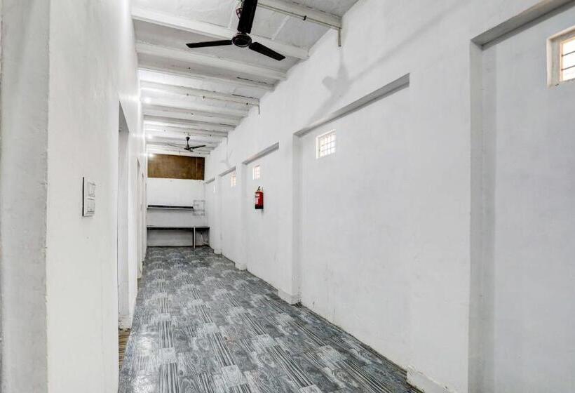 ホテル Oyo New River View