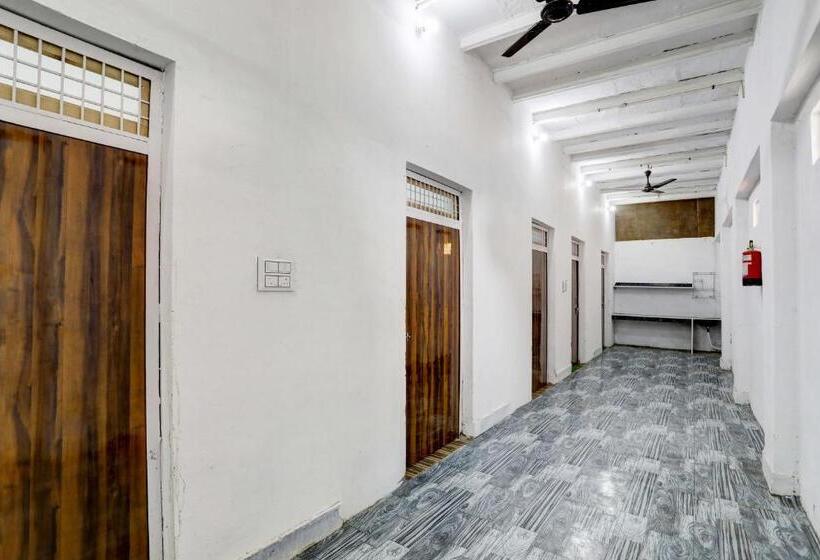 ホテル Oyo New River View