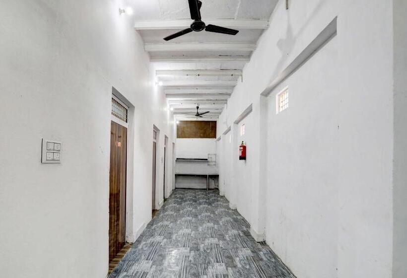 ホテル Oyo New River View