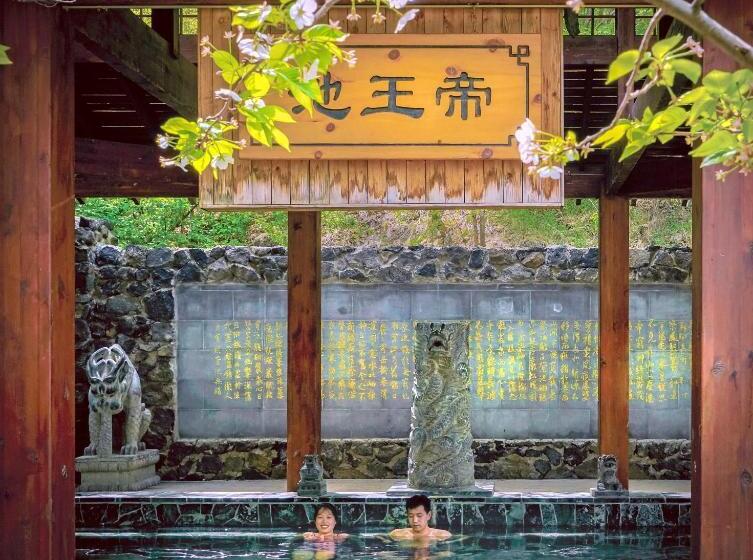 فندق Rainbow Valley Hot Spring