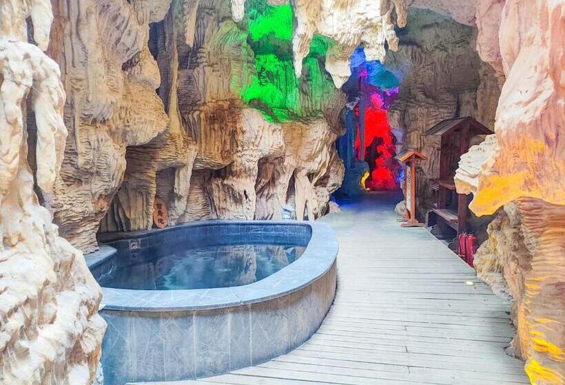 בית מלון כפרי Rainbow Valley Hot Spring