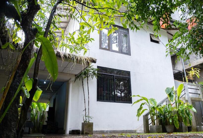 호텔 Rastha Pastha Beach Villa