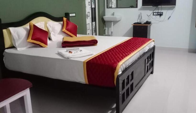 Отель Thanmayas Residency