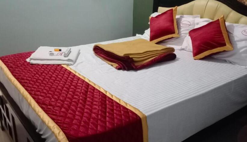 Отель Thanmayas Residency