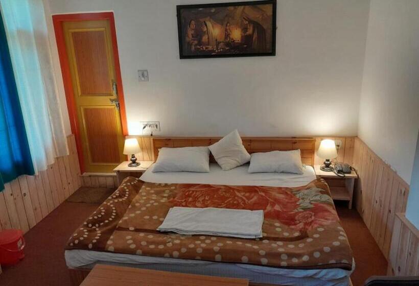 Отель The Claud Inn