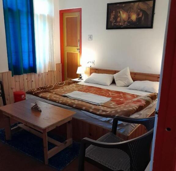 Отель The Claud Inn