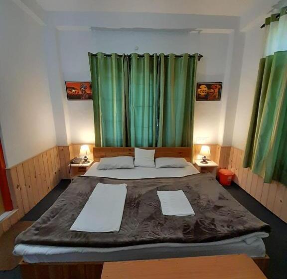 Отель The Claud Inn