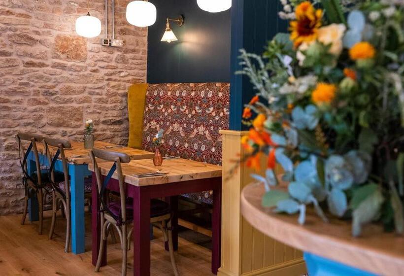 Отель The Sheep And Penguin