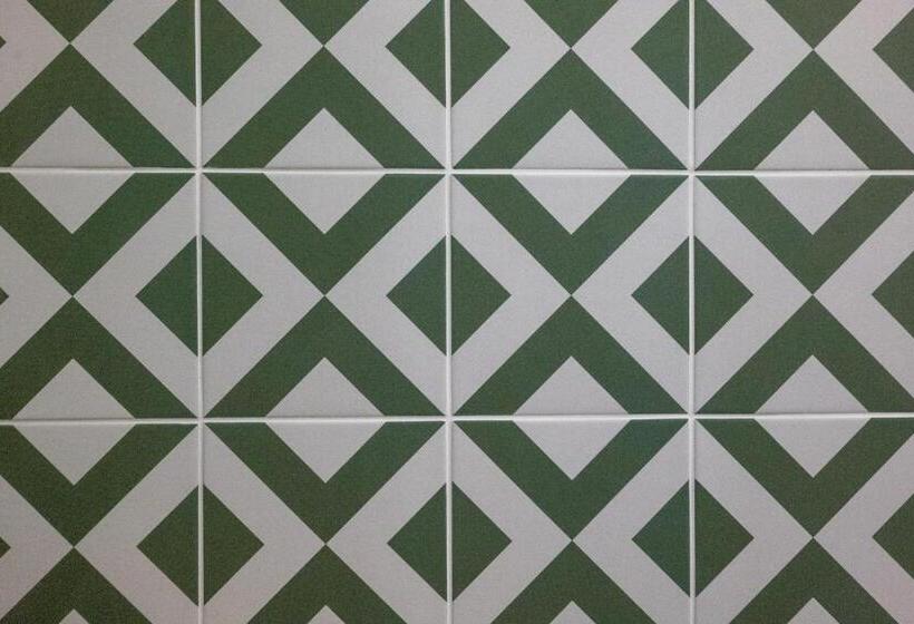 Отель The Sheep And Penguin